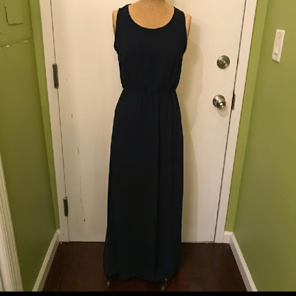 Maxi dress with awesome back detail - Picture 2 of 4